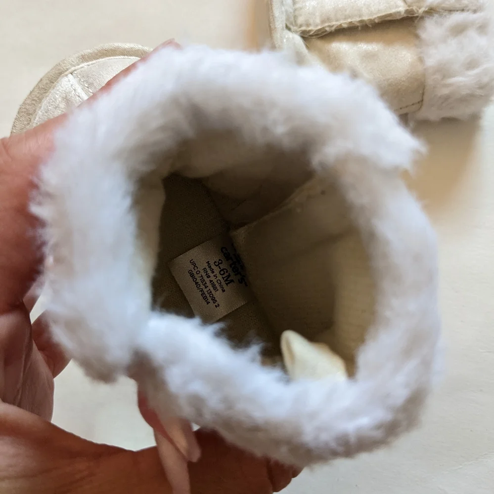 CARTER'S baby girl white faux fur lined boots size 3-6 months